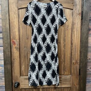 Elegant Black and White Pleated Geometric Dress